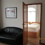Vendégház Jinonice 3*